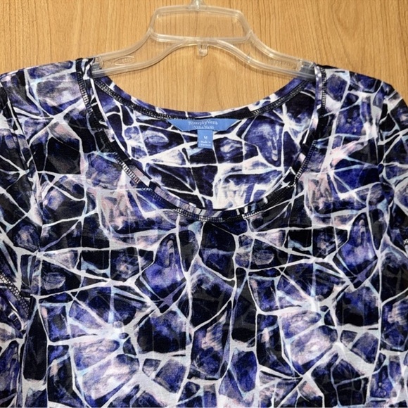 8/$25 Blue and Black Patterned Short Sleeve Top size medium Simply Vera - Picture 2 of 4